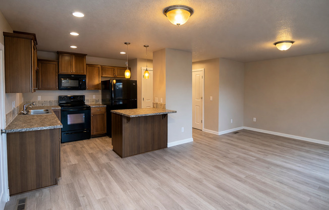 Like New Townhouse for Lease near Walnut Grove - 5917 NE 71st Ct