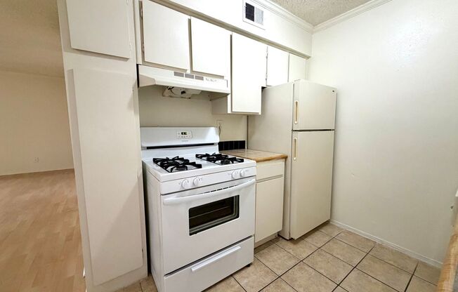 2 beds, 2 baths, 900 sqft, $1,399, Unit LAW7-213