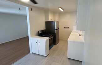 7832 W MANCHESTER AVE