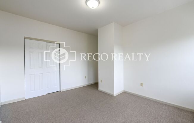 3 beds, 1 bath, 943 sqft, $1,750, Unit 301