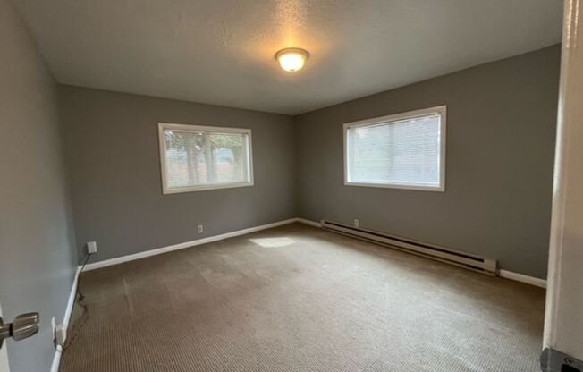 Charming one level 2 bedroom 1 bath house in SW Portland- AVAILABLE NOW