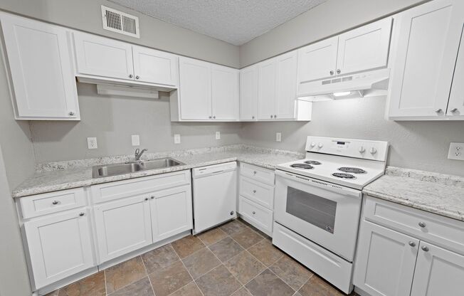 2 beds, 1 bath, 812 sqft, $905, Unit L-5