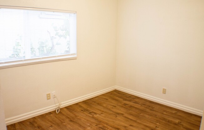 Berg- TriPlex on Lee St SE #10095