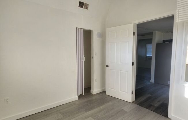 3 beds, 1 bath, $1,700, Unit Apt. 1