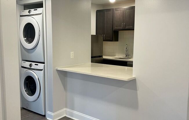 2 beds, 2 baths, 1,000 sqft, $1,695, Unit B1