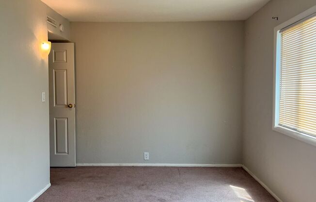 2 beds, 1 bath, 784 sqft, $1,100, Unit 1812 3W