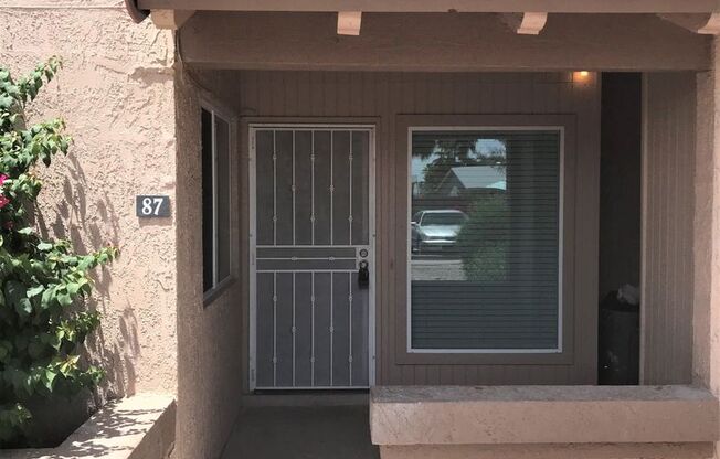 **BEAUTIFUL RENOVATED 2 BEDROOM/2 BATHROOM PATIO HOME IN CHANDLER (CHANDLER BLVD & COOPER)**