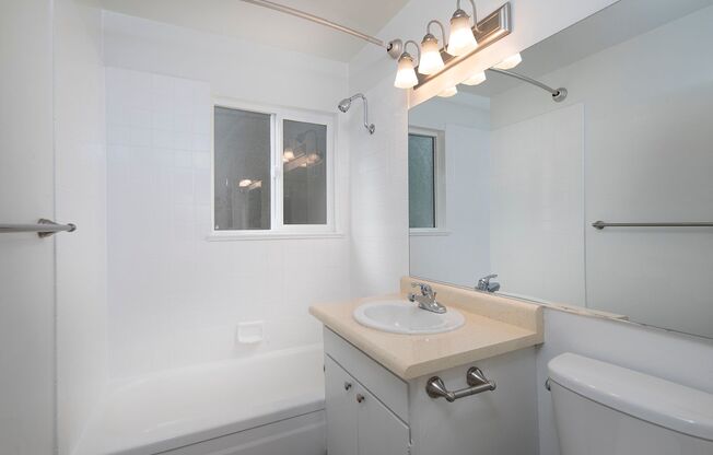 1 bed, 1 bath, 601 sqft, $2,295, Unit 25-22
