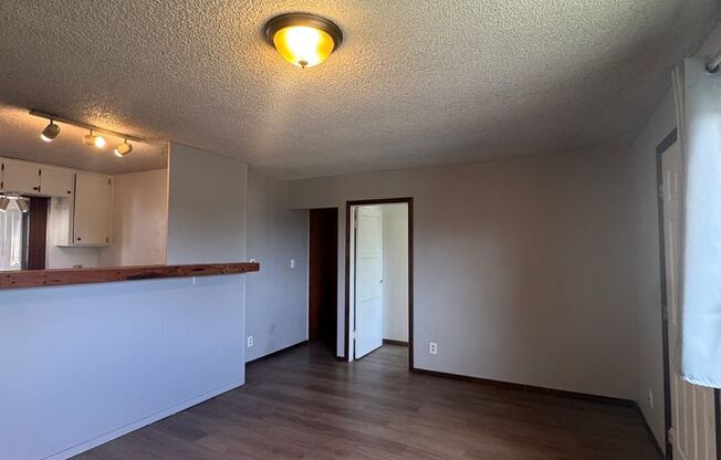 Bright and Welcoming 2-Bedroom Home