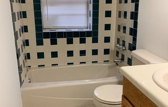 1 bed, 1 bath, 933 sqft, $1,250, Unit 212-A03