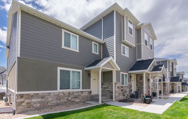 Beautiful 2-Story Townhomes in The Overlook in Herriman. Excellent Location and Amenities!