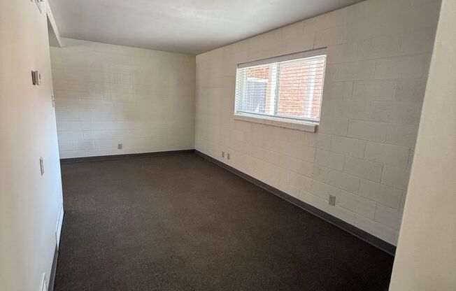Studio, 1 bath, 500 sqft, $625, Unit 1024 SUNSET #04