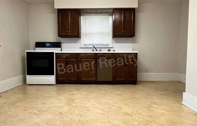 3 beds, 1 bath, 1,200 sqft, $850, Unit 239