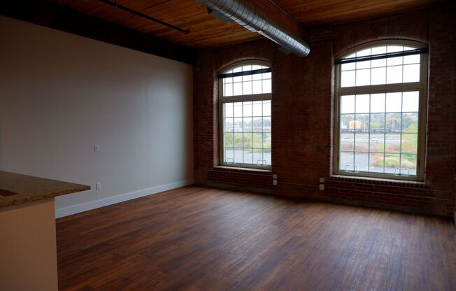 Studio, 1 bath, 827 sqft, $1,725, Unit 338