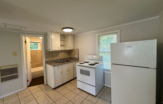 1 bedroom 1 bath apartment for rent in Pensacola - ALL UTILITIES INCLUDED!