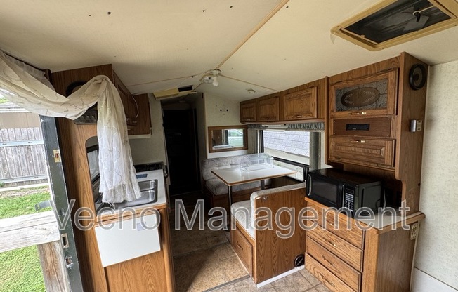 9831 TEXAS 106 LOOP