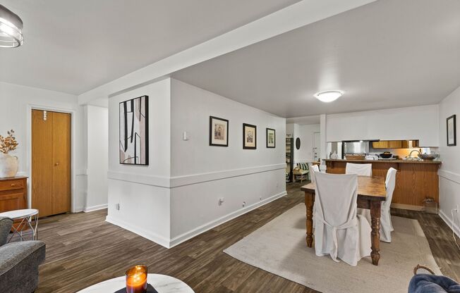 2 beds, 2 baths, 1,170 sqft, $1,555, Unit 1117
