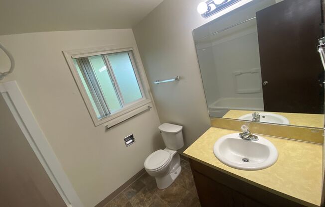 3 beds, 1.5 baths, 1,068 sqft, $1,895, Unit 3145