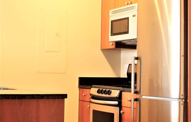 2 beds, 2 baths, 800 sqft, $3,495, Unit 403