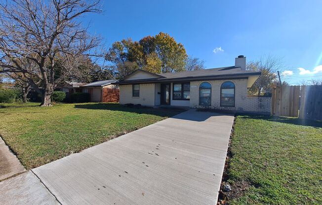 Beautifully Updated 3 Be 1.5 Bath in Mesquite!