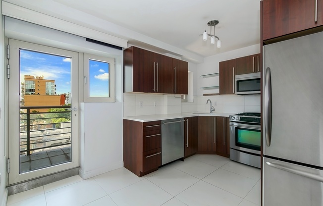 302 2nd St 7B