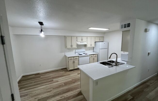 3 beds, 2 baths, 1,076 sqft, $2,200, Unit 2007