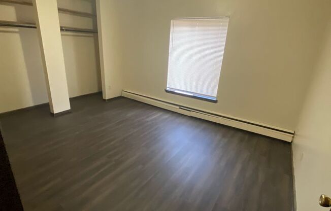 2 beds, 1 bath, 900 sqft, $999, Unit Custer-120