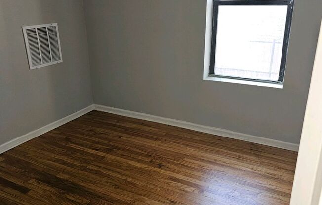 2 beds, 1 bath, $1,250