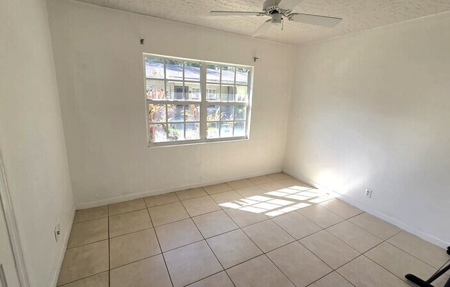 212 E DRURY AVE