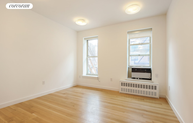 215 W 10 ST