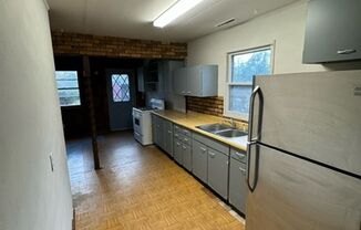 2 beds, 1 bath, $715