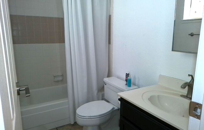 2 beds, 2 baths, $1,400