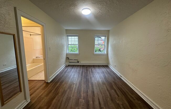 1 bed, 1 bath, 708 sqft, $1,330, Unit King Edward Annex 18