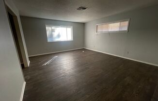 2 beds, 1 bath, $985, Unit a