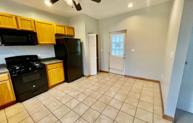 3 beds, 2.5 baths, 1,000 sqft, $1,095, Unit Unit 2