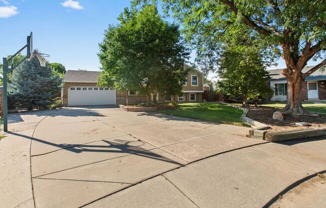 4 bed, 2 bath, large yard available in Woodmere, Loveland