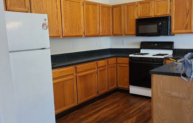 3 beds, 2 baths, 1,320 sqft, $2,794, Unit 1906