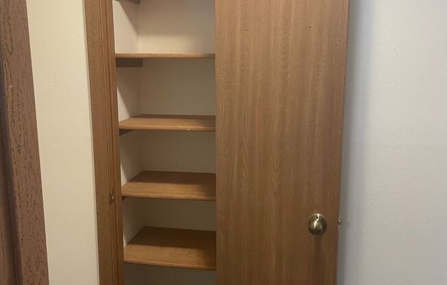 3 beds, 1 bath, 1,040 sqft, $1,800, Unit 3156-105