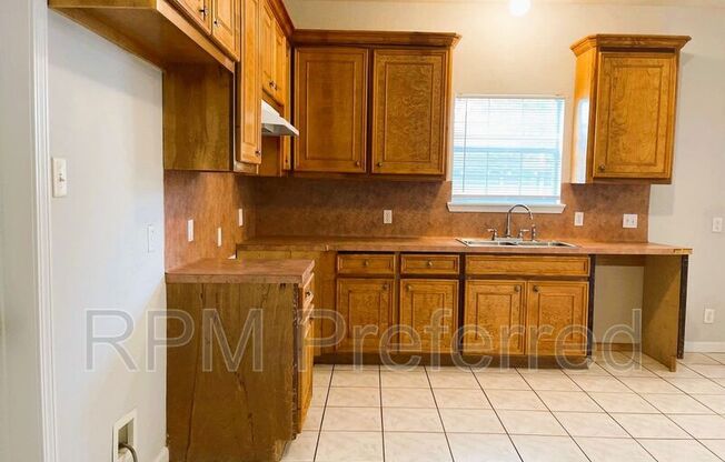 2 beds, 1 bath, 955 sqft, $1,065