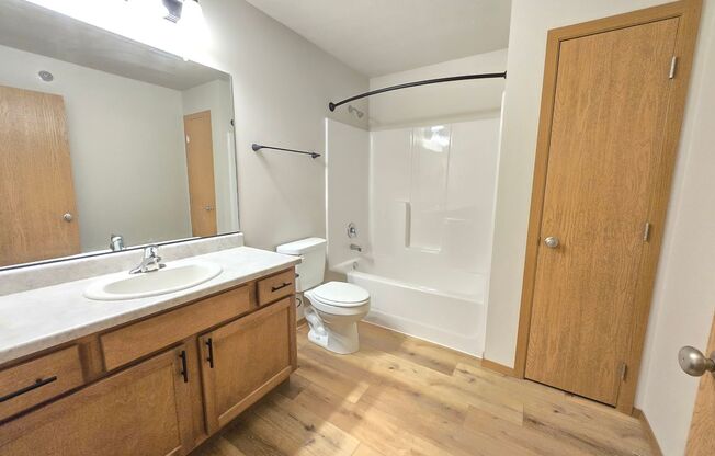 2 beds, 1 bath, 1,006 sqft, $1,230, Unit 3500 303