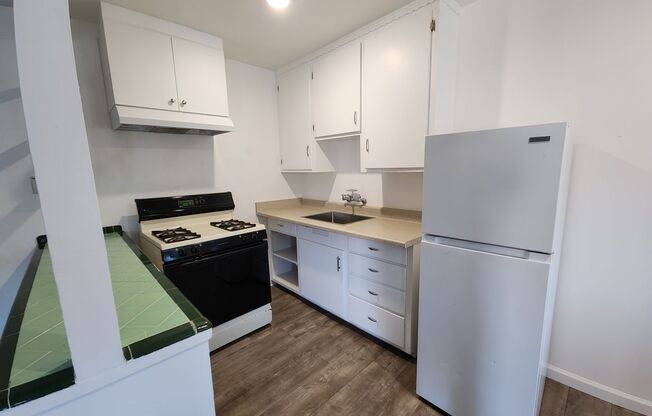 1 bed, 1 bath, $1,100, Unit #3