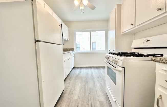 2 beds, 1 bath, $2,700