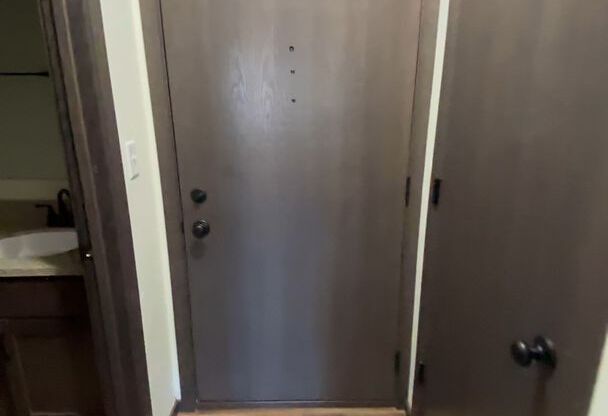 2 beds, 1 bath, 950 sqft, $1,295, Unit 1800-305