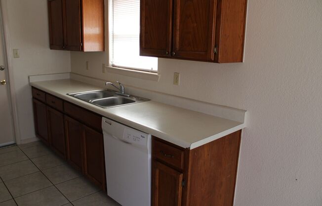 3 beds, 2 baths, $1,250