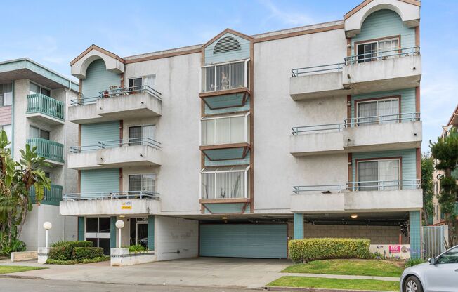 3485 Linden Ave