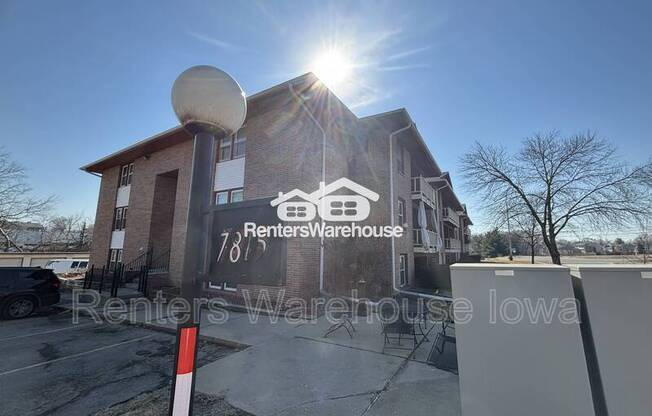 7815 DOUGLAS AVE