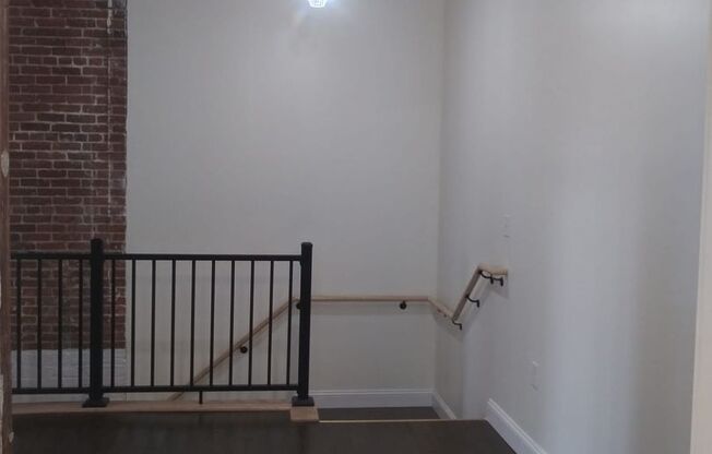 1 bed, 1 bath, 1,096 sqft, $2,050, Unit 108