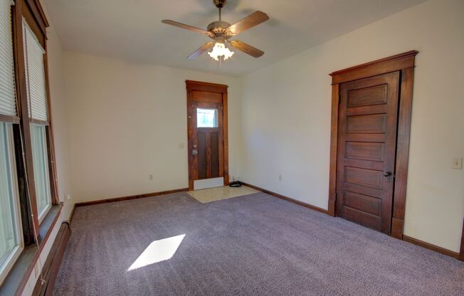 1 bed, 1 bath, 675 sqft, $695, Unit Apt 4