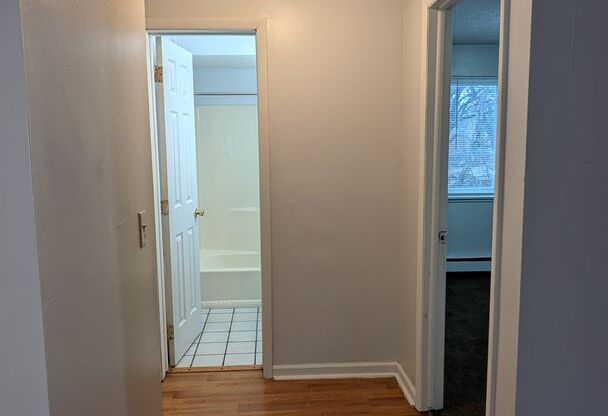 2 beds, 1 bath, $800, Unit Unit G