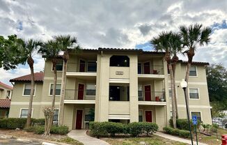 Fully upgraded 2/2 condo in the heart of Kissimmee!